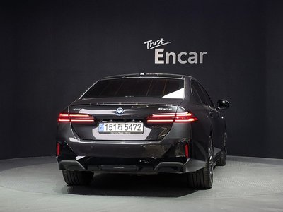 2025 BMW 5 SERIES 照片 3