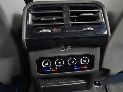 2025 BMW 5 SERIES 缩略图 24