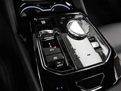 2025 BMW 5 SERIES 缩略图 12