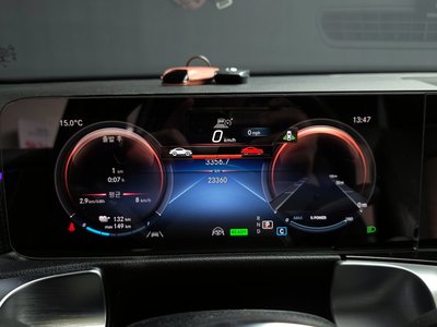 MERCEDES-BENZ EQB - 8