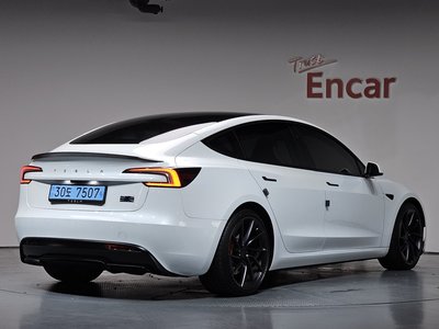 2026 Tesla MODEL 3 — фото 2