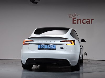 2026 Tesla MODEL 3 — фото 4