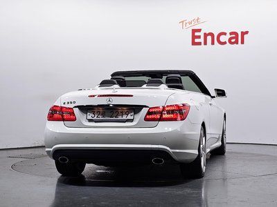 MERCEDES-BENZ E-CLASS - 4