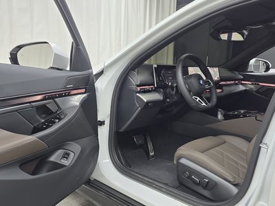 BMW 5 SERIES - 10