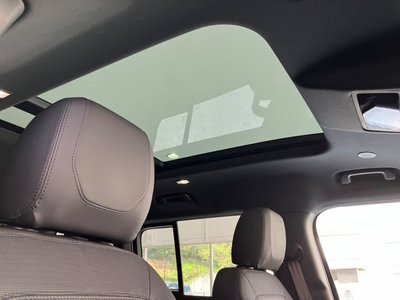 LAND ROVER DEFENDER - 5