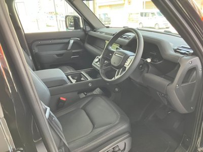 LAND ROVER DEFENDER - 4