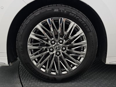 صورة 6 لـ 2025 Lexus LM