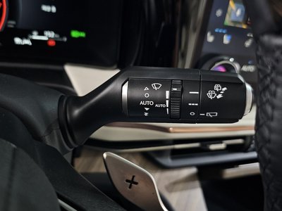 2025 Lexus LM — миниатюра 29