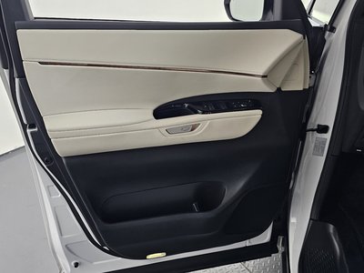 2025 Lexus LM — миниатюра 14