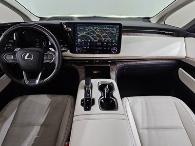 صورة 5 لـ 2025 Lexus LM