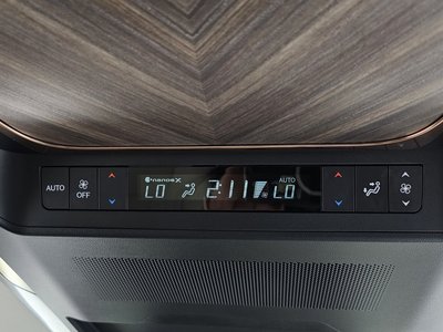 2025 Lexus LM — миниатюра 37