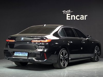 صورة 4 لـ 2023 BMW I7