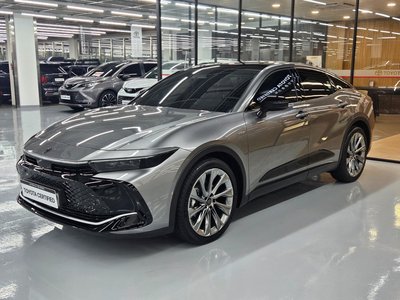 2025 Toyota CROWN CROSSOVER photo 1