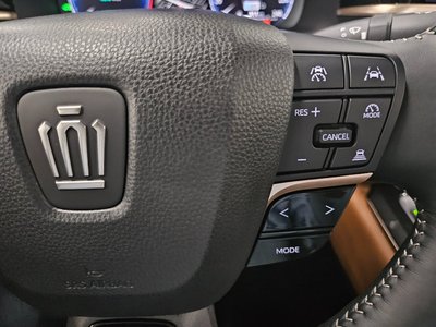 2025 Toyota CROWN CROSSOVER photo 8