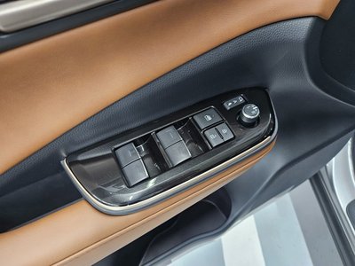2025 Toyota CROWN CROSSOVER thumbnail 11