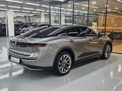 2025 Toyota CROWN CROSSOVER photo 4