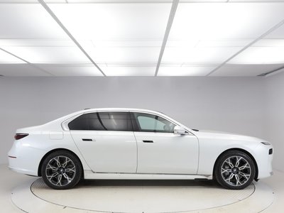 BMW I7 - 6