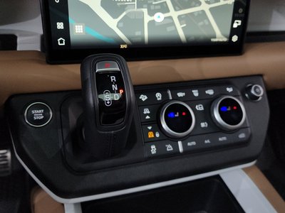 LAND ROVER DEFENDER - 9