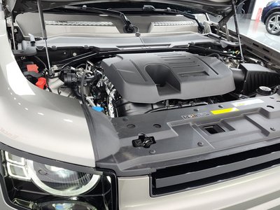 LAND ROVER DEFENDER - 7