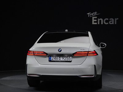 BMW 5 SERIES - 4
