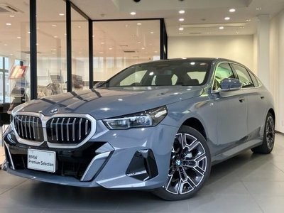 2025 BMW 5 SERIES 照片 1
