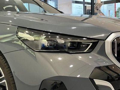 2025 BMW 5 SERIES 照片 8