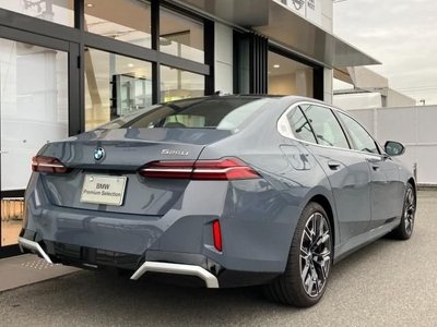 2025 BMW 5 SERIES 照片 7