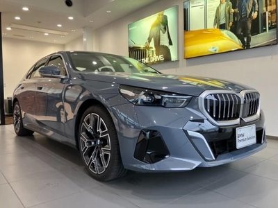 2025 BMW 5 SERIES 照片 6