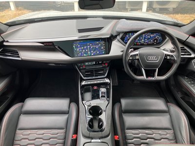 AUDI RS E-TRON GT - 9