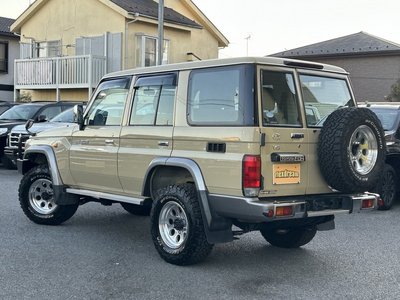 TOYOTA LAND CRUISER 70 - 5