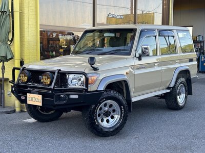 TOYOTA LAND CRUISER 70 - 7