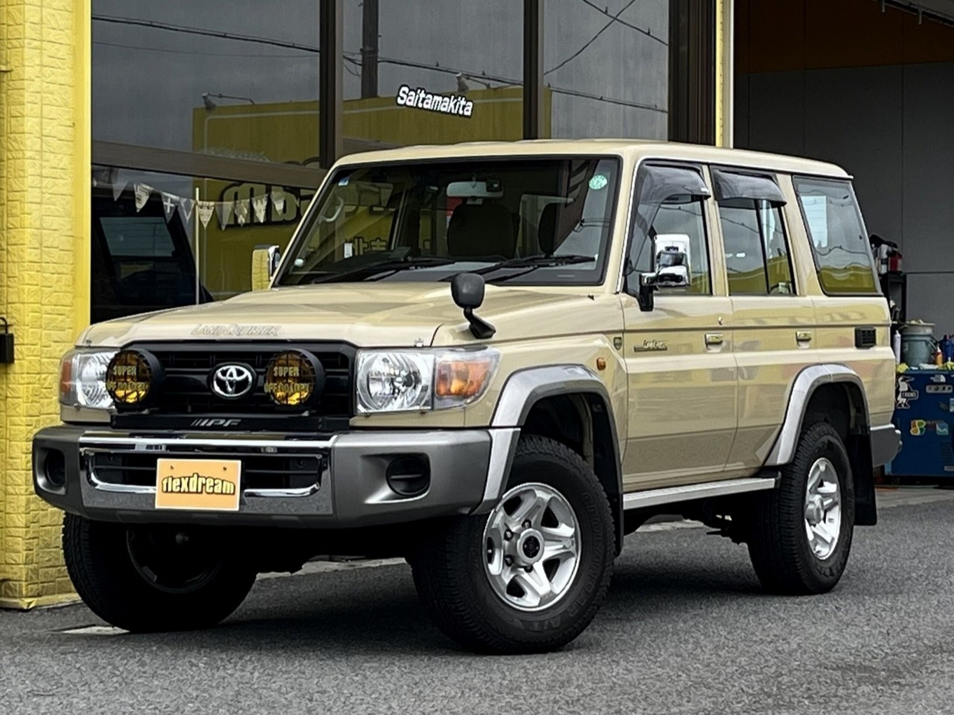 TOYOTA LAND CRUISER 70 - View 1