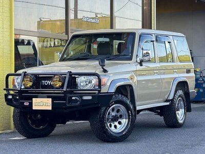 TOYOTA LAND CRUISER 70 - 2
