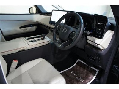 صورة مصغرة 13 لـ 2025 Lexus LM