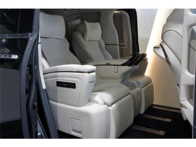 صورة 10 لـ 2025 Lexus LM