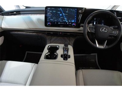 صورة 7 لـ 2025 Lexus LM