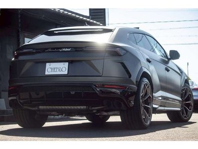 LAMBORGHINI URUS - 8