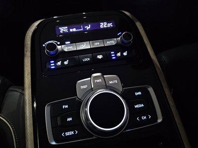 2020 Genesis G90 — миниатюра 33
