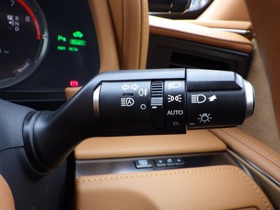 2017 Lexus LC thumbnail 24