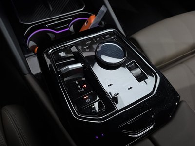صورة مصغرة 12 لـ 2025 BMW 5 SERIES