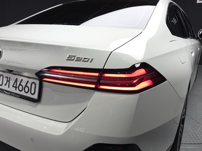 2025 BMW 5 SERIES photo 10