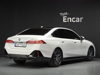 2025 BMW 5 SERIES photo 4