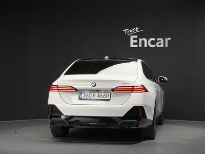 2025 BMW 5 SERIES photo 3