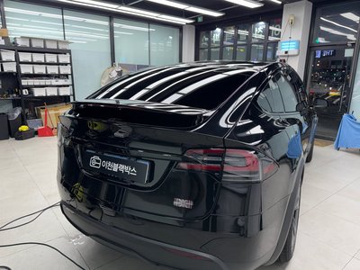 TESLA MODEL X - 1