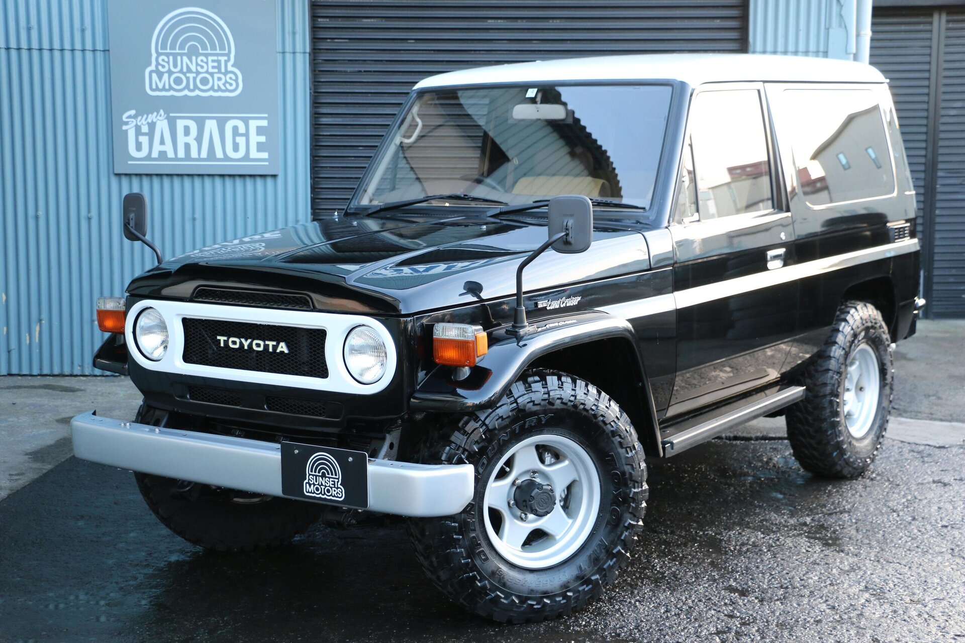 TOYOTA LAND CRUISER 70 - View 1