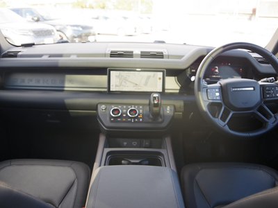 LAND ROVER DEFENDER - 4