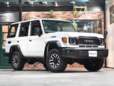 TOYOTA LAND CRUISER 70