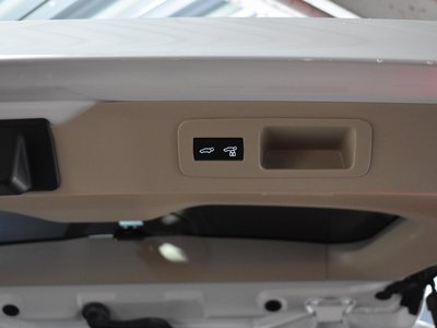 TOYOTA LAND CRUISER 300 - 8