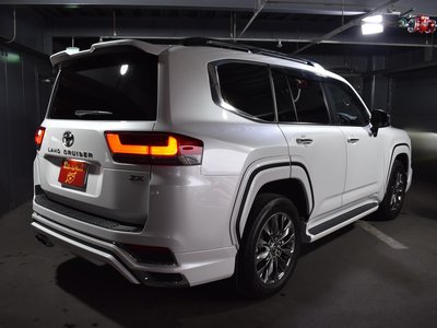 TOYOTA LAND CRUISER 300 - 9