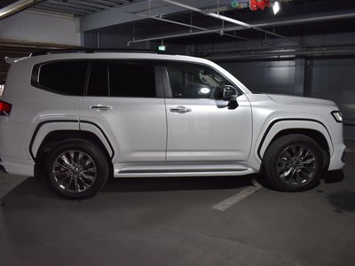 TOYOTA LAND CRUISER 300 - 10